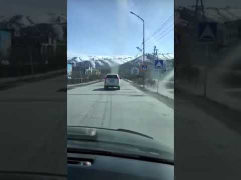 Видеофакт: по Усть-Нере пронесся пыльный вихрь