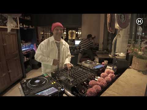 The Host - La Feliz Esquina x Gato Ficardi - House Classic - VOL II