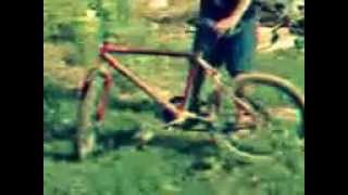 preview picture of video 'videos engraçados de quedas de bicicleta'