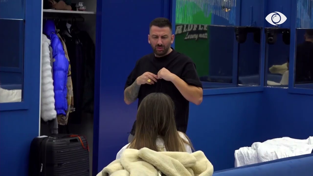 Ndihem e fyer/ Vijon biseda mes Valbonës dhe Kelly-t: Më ka pjesë skenari…