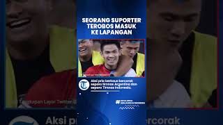 Seorang Suporter Terobos Masuk Lapangan seusai Laga Indonesia vs Argentina: Swafoto, Siu Ala Ronaldo