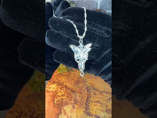Vídeo relacionado con HJYZY 4 aretes de élfico vintage con diseño de hoja verde, collar con colgante de hoja elfa Aragorn Arwen Evenstar, Zinc, No es una piedra preciosa