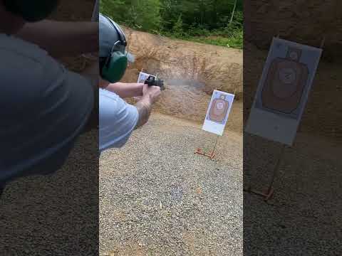 Glock 19 ripping bill drill in under 2 seconds 🔥🔥 #glock19 #gun #holosun