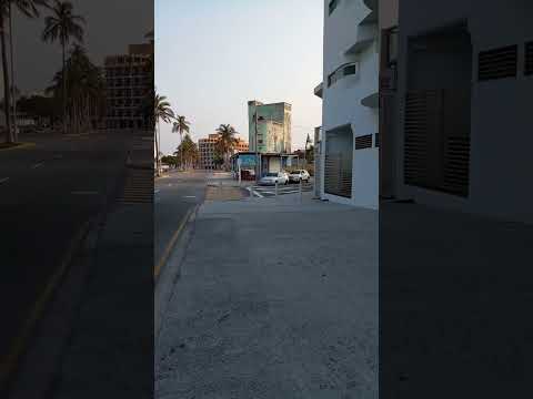 Leo Martz ... José Azueta y Boulevard Avila Camacho, Veracruz, Ver. ........