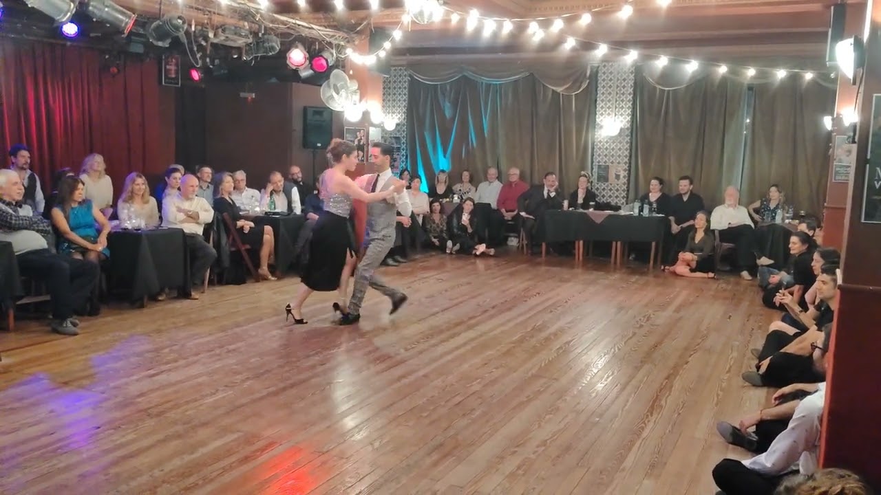 "El Torito" - Stefanía Colina y Juan Martín Carrara