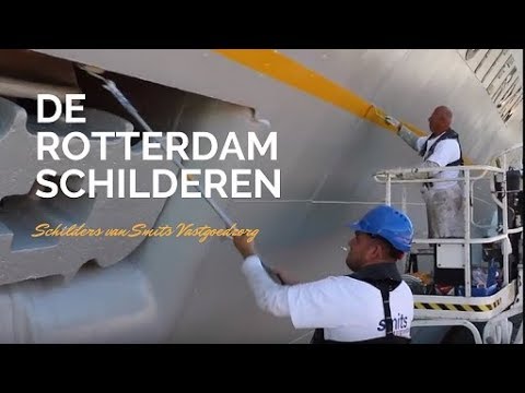 De SS Rotterdam krijgt een schilderbeurt