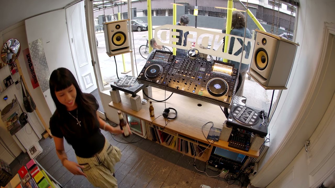 Mui Mui - Kindred Radio