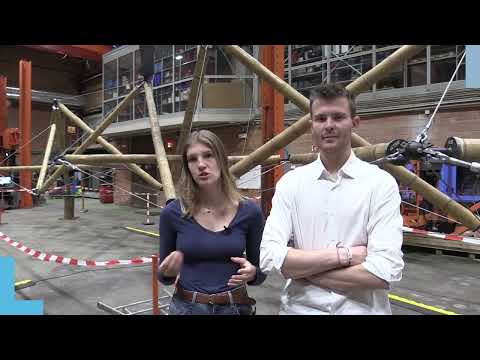 Deux étudiants ingénieurs explorent les mystères de la tenségrité au laboratoire LEMSC (UCLouvain)