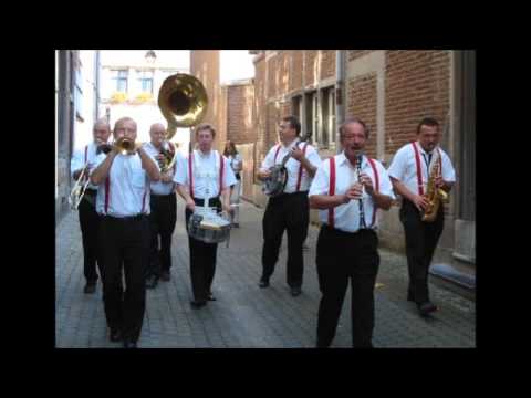 Marching Jazz Band - Jazz me blues