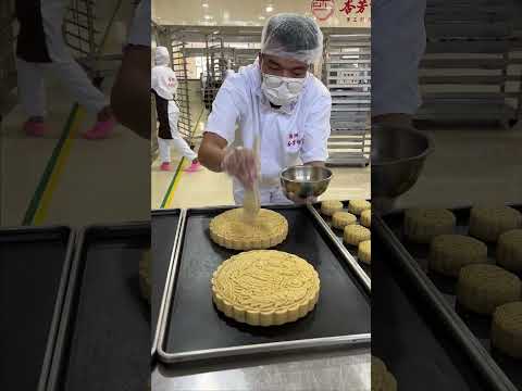 This Is Simply The Easiest Job In The World! #Mooncake #Chinesefood