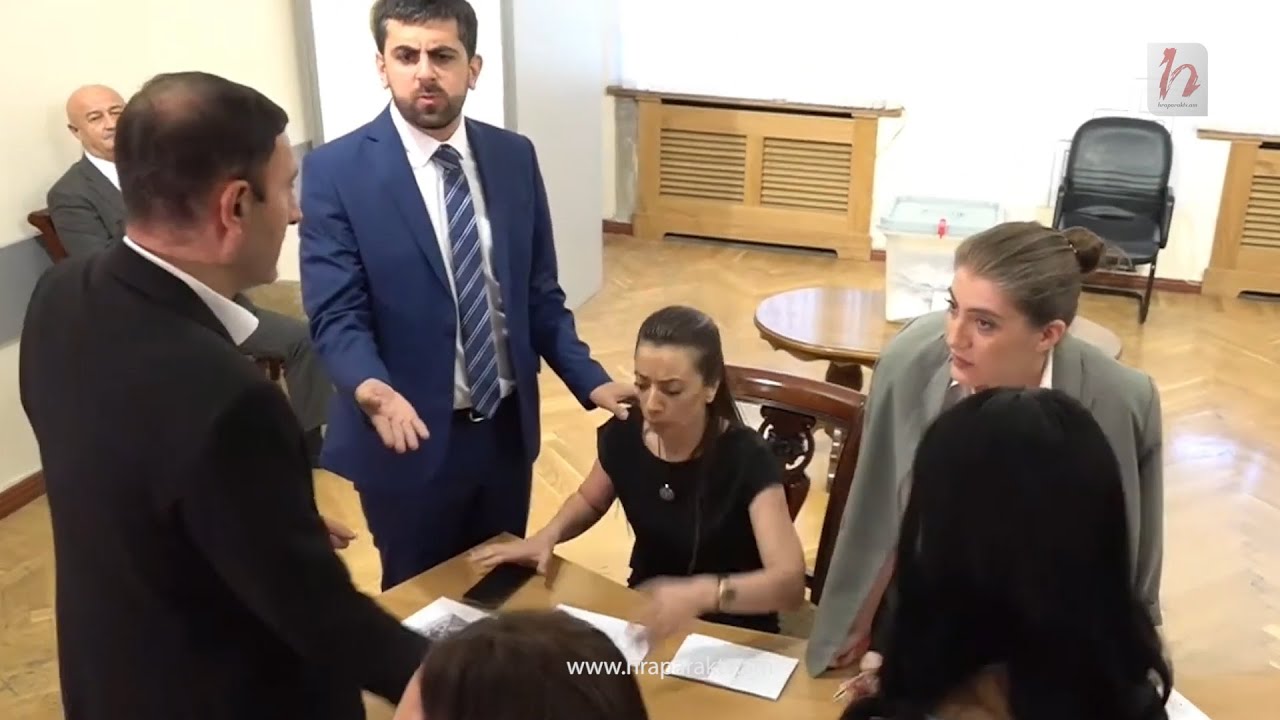 Վիճաբանություն պատգամավոր Քրիստինե Պողոսյանի ու լրագրողի միջեւ. ՊՊԾ-ն ԱԺ-ից դուրս հանեց լրագրողներին