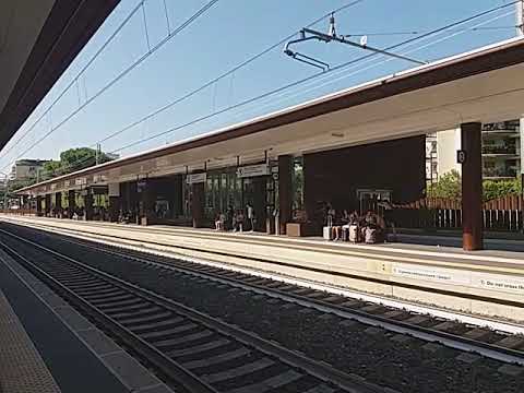 Transito Frecciabianca 8813 alla stazione di Riccione