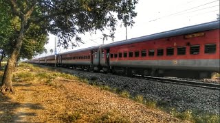 preview picture of video '12802 Purushottam Express with supersing offlink, CNB WAP4'