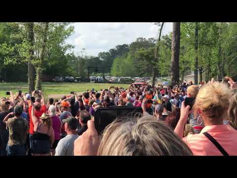 Bo duke (John Schneider) jumps the general lee! —GO 01