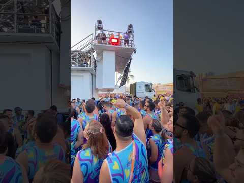 Ivete Sangalo no 1º dia de Pré-Caju no Trio Light / Seus Recados