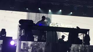 Dondiablo playing Everybody’s Somebody at Mumbai (India)