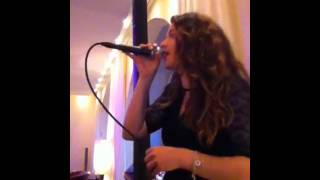 Alma Cilurzo singin&#39; My Girl