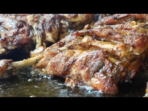 [¡¡Especialidad de Marugame!! ¡¡Un restaurante especializado en pollo con hueso asado en aceite teppanyaki!!] Famoso restaurante que ofrece el mejor pollo con hueso que combina bien con cerveza [Marugame-ya] Prefectura de Kagawa