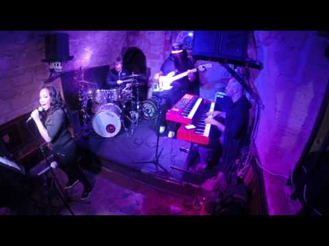 CAVEAU DES OUBLIETTES:JAZZ MAGAZINE/ELODIE JI AND THE TWERK ORCHESTRA