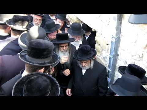 satmar rebbe in meron 2013 part 1