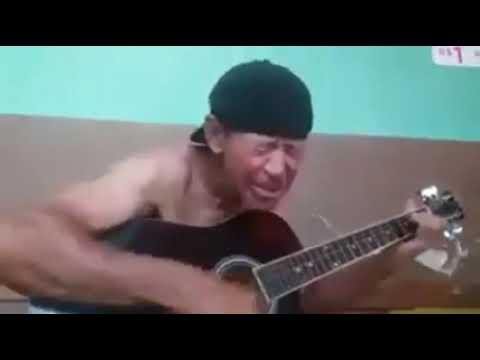 Un borracho hace cover de " House of the rising sun" / A drunk mans sings  "House of the rising sun"