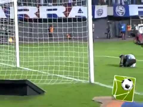 Wellington scores an amazing goal against Bahia!  Bahia 4 - Sao Paulo 3