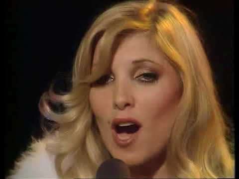 Dancing on a Saturday Night - Lynsey de Paul (live uptempo performance)