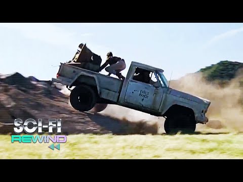 Dragged to a Cliff's Edge! | Tremors 2: Aftershocks | Sci-Fi Rewind