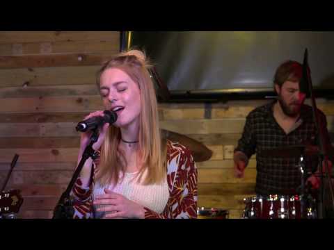 Demi Knight - Love the Same (live @ Talking Music)