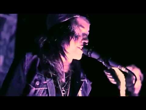 Love, Robot - "What Lies Between Your Skin And Your Bones" [LIVE VIDEO]