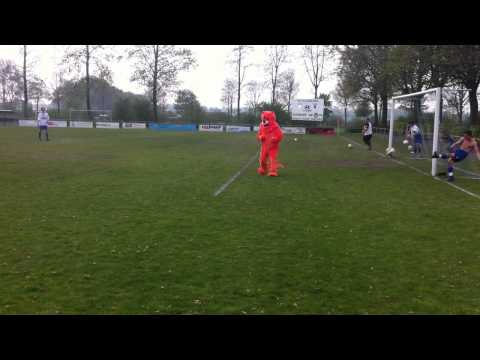 Cluzona 1 neemt keeperstrainer Paul Schouw onder vuur