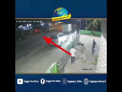 Mobil Patwal Jemaah Haji Lubuk Linggau Tabrak Warung