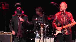The Monkees - "(I'm Not Your) Steppin' Stone" Live 2015