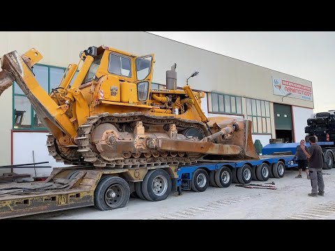 Loading An Old Caterpillar D9H Bulldozer And Changing Traillers - Fasoulas Heavy Transports