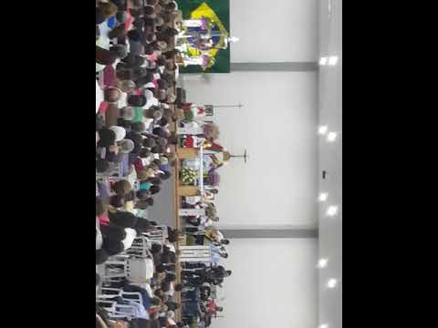 Maria Passa na Frente,missa na paróquia nossa senhora das graças....Padre Ivan canta Sou um milagre