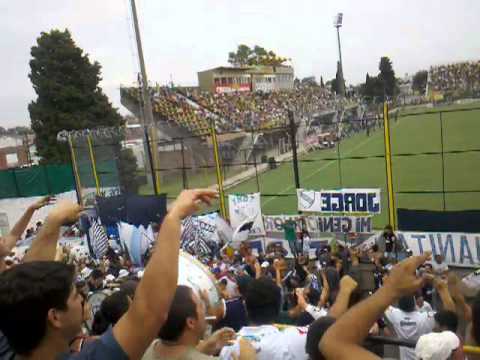 "Almirante Brown 0 vs Quilmes 1 (Indios Kilmes entrando)" Barra: Indios Kilmes &bull; Club: Quilmes