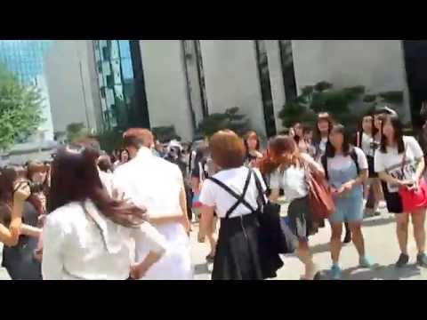 140704 GOT7 walking to Music Bank