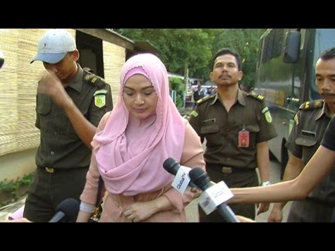 Edies Adelia Ditahan Atas Dugaan Pencucian Uang - Seleb On Cam 19 September 2014