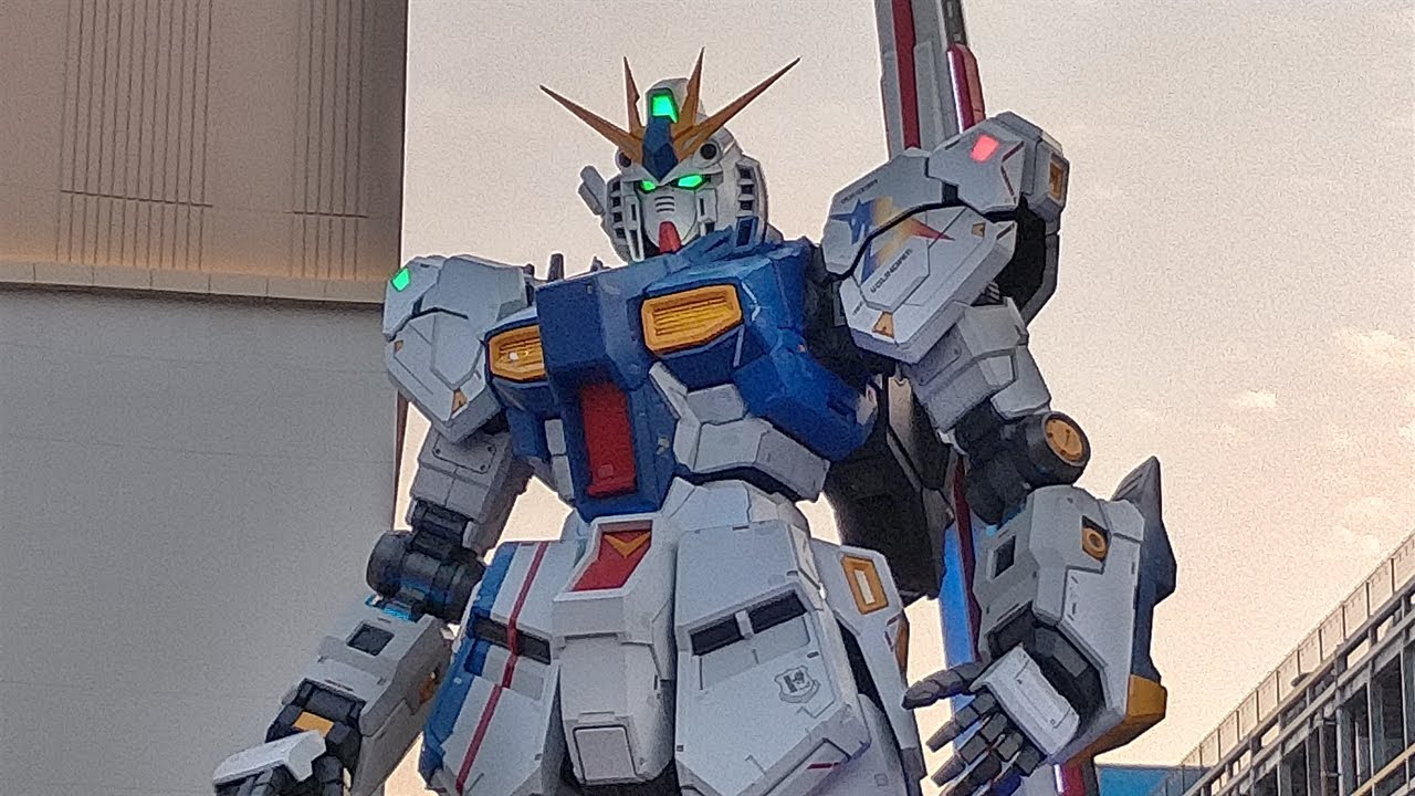 福岡　RX-93ff ν(ニュー)ガンダム立像【2022年5月4日】LA900S ダイハツ タフト・Gターボ