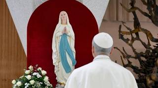 Download lagu The Pope sings Ave Maria before Our Lady of Lourdes in the Paul VI Hall mp3