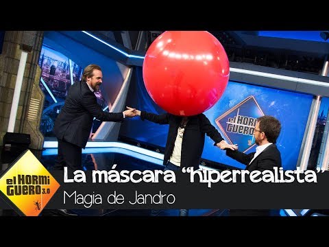 David Harbour se sorprende con la magia de Jandro y máscara de 'Hellboy' - El Hormiguero 3.0