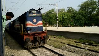 preview picture of video 'GONDA "WDM 3A" HOKING Offlink|| 15054 Lucknow-Chhapra Express!!!!'