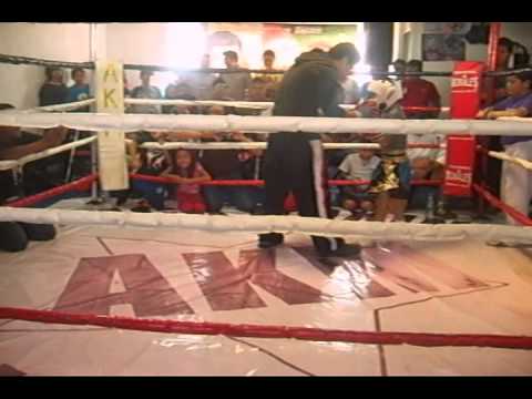 Marlon El Magnifico vs Roberto de 40´s.wmv