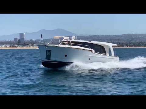 Hybrid Motoryacht on the Pacific Greenline 40