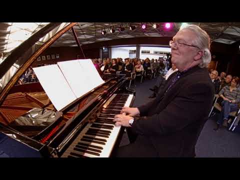 Pennies From Heaven (A. Johnston) • Frankfurt Jazz Trio