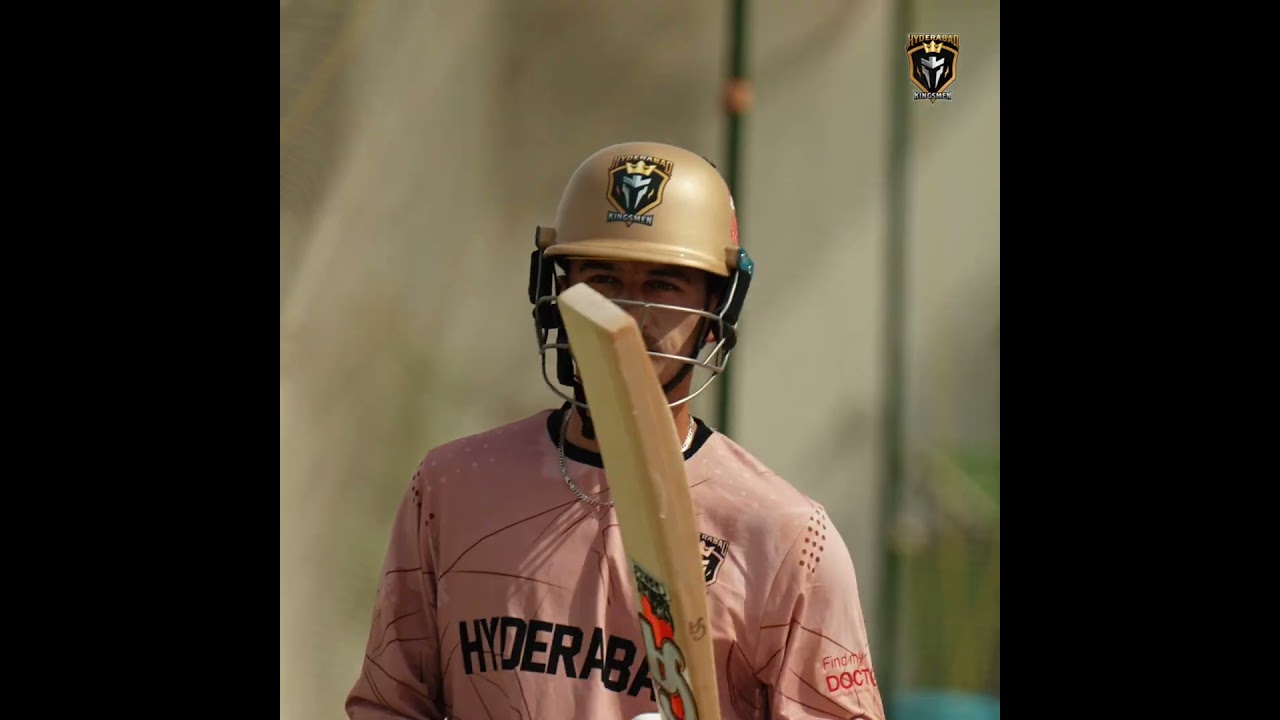 Unboxing the bats | Maaz Sadaqat & Maheesh Theekshana | HBL PSL 11