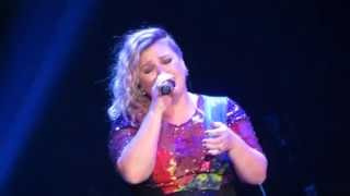 Kelly Clarkson - "If It Makes You Happy" (Sheryl Crow) Chicago 8/1/15