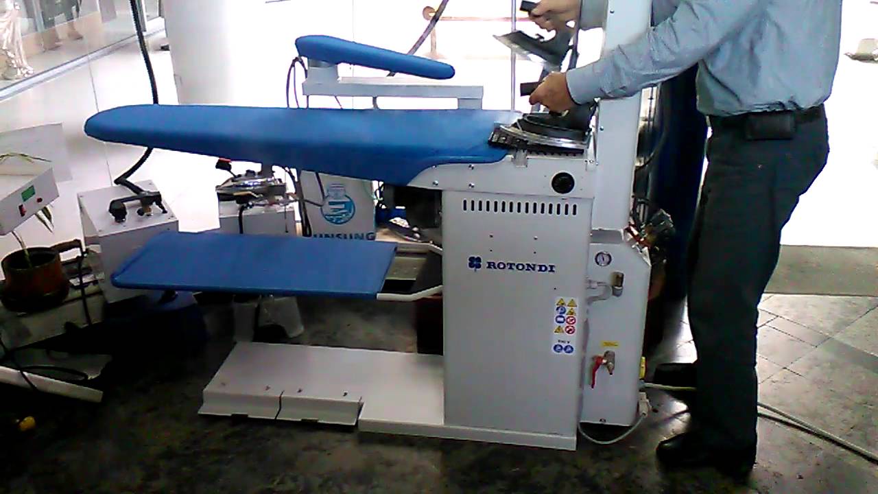 MESA INDUSTRIAL DE PLANCHADO CON CALDERA AUTOMÁTICA, 2 PLANCHAS DE MANO MARCA ROTONDI MOD. 388