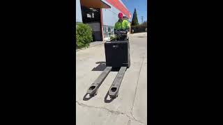 Hyster P2.0S FBW electric pallet truck for sale - Image 4 | Forkliftonline Hyster P2.0S FBW electric pallet truck | Image 4 - Forkliftonline
