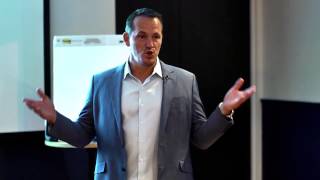 Jamie McIntyre presents at the 21st Century Travel Party Feb 2015